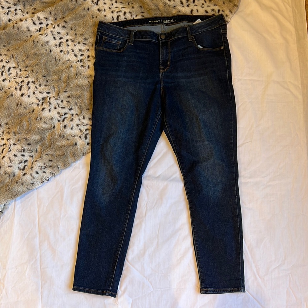 Old navy Rockstar mid-rise “short” ankle length jeans.